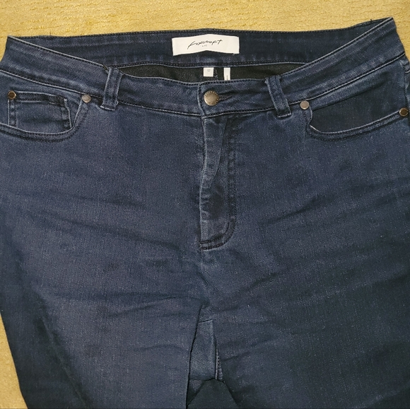 Foxcroft NYC Women's Dark Wash Mid-Rise Straight Leg Stretch Jeans 12 - Picture 4 of 5